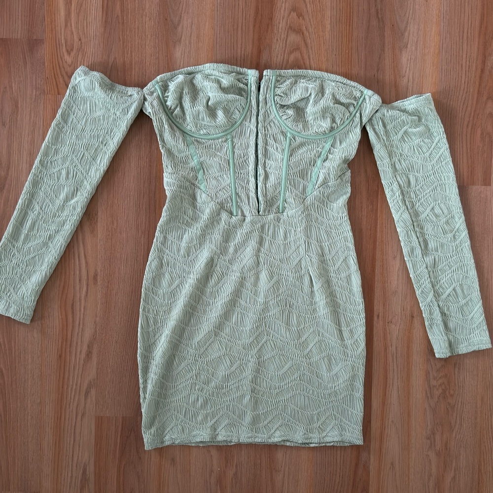 PrettyLittleThing Green Off-Shoulder Bodycon Dress